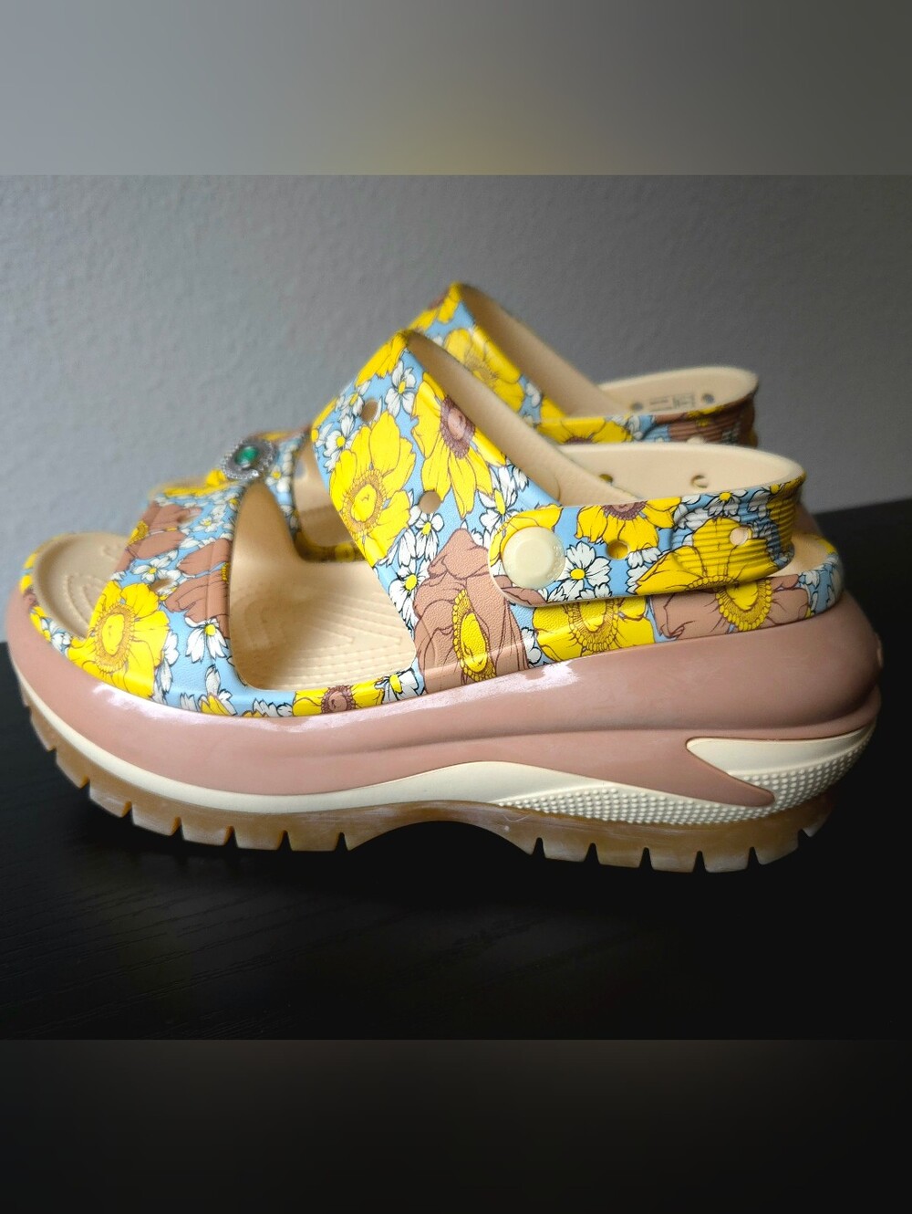 CROCS Classic Floral Mega Crush Retro Platform Chunky Sandals Vanilla Cork 7 - Picture 2 of 7